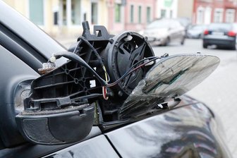 Außenspiegel von 17 Autos abgetreten - Tatverdächtiger gestellt - 