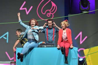 Außergalaktische Abenteuer mit Bibi & Tina in der Stadthalle Zwickau - Eine farbenfrohes Bühnenbild gehörte zur Show von Bibi & Tina in der Stadthalle Zwickau.