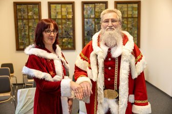 Außergewöhnliche Hochzeit in Flöha: Weihnachtsmann heiratet am Nikolaustag - Weihnachtsmann Jörg Lembck und Weihnachtsfrau Elke Köhler-Lembck haben am 6. Dezember in Flöha geheiratet