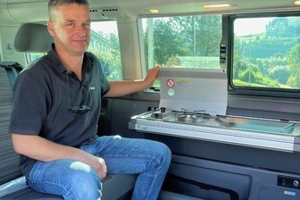 Aussteller und Veranstalter planen Ergeba 2023 - Carsten Möckel aus Langenberg vermietet kleine Camper, die mehr als nur ein rollendes Bett für unterwegs bieten.