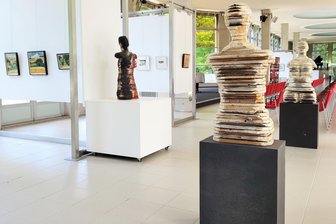 Ausstellung in Bad Elster letztmals zu sehen - In Bad Elster ist noch bis Sonntag die Schau „Begegnungen & Berührungen“ zu sehen.