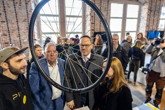Ausstellung in Chemnitz zeigt, was Kreative aus Sachsen schaffen -