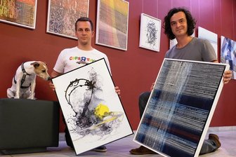 Ausstellung "Nebensache" im Reichenbacher Neuberinhaus fordert die Sinne - Michael Mietling und Tilo Fitzthum beim Aufbau ihrer Ausstellung im Neuberinhaus.