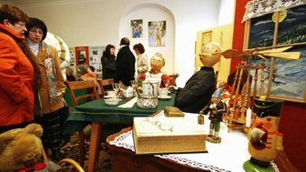Ausstellung richtet Blick auf 750-Jahr-Feier - 
              <p class="artikelinhalt">Nun hat auch Pöhla seine kleine "Heimatschau", zu sehen in einem Raum des einstigen Rathauses.</p>
            