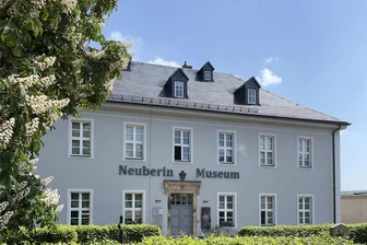 Ausstellung „Ton-Theater“ ruft nach Reichenbach - Im Neuberin-Museum Reichenbach öffnet am Dienstag die Ausstellung „Ton-Theater“.