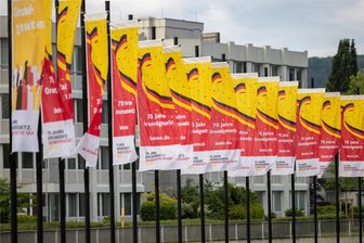 Ausstellung zeigt im Plauener Rathaus Geschichten von Frauen und Männern, die sich nach 1945 trotz großer Risiken für einen demokratischen Neubeginn einsetzten - Das Grundgesetz besteht 75 Jahre.