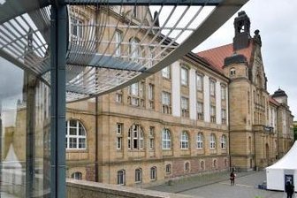 Ausstellung zeigt zwei Gemälde-Seiten -