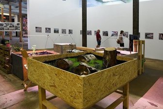 Ausstellung zur Zukunft der Städte: Was, wenn wir nicht handeln? - Bei der Ausstellung "Zukunft der Städte" in Leipzig, unter anderem mit Objekten und Fotografien, geht es auch um die Frage, wie die Natur ins urbane Leben ziehen kann. 