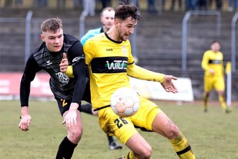 Austausch unter Rivalen: VFC Plauen leiht Charlie Spranger zum VfB Auerbach aus - Charlie Spranger (rechts) vom VFC Plauen spielt demnächst mit Pascal Holger Schardt (links) vom VfB Auerbach zusammen.