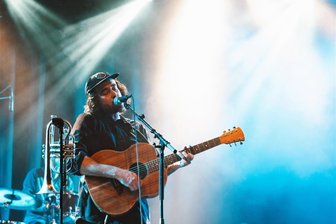 Australischer Singer/Songwriter beim Chemnitzer Parksommer - Ryan Edmont gastiert am Samstag im Chemnitzer Stadthallenpark.