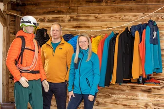 Ausverkauf bei Neualp: Plauener Start-up schließt - Neualp-Gründer Sascha Eichelkraut und Gesellschafterin Karina Grassy im Showroom an der L.-F.-Schönherr-Straße in Plauen. Dort findet am Freitag der Ausverkauf statt.