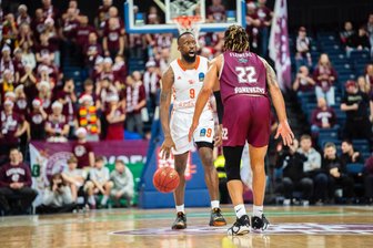 Auswärtssieg auf der Radrennbahn: Niners Chemnitz gewinnen nach zaghafter Leistungssteigerung in Litauen - John Newman beim Spiel der Niners Chemnitz in Panevezys. Foto: BC Lietkabelis Panevėžys