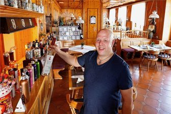Auszeichnung als „Gästeliebling“: Gute Bewertungen im Internet machen Landgasthof Voigtlaide aus Glauchau zum Preisträger - Inhaber Marcel Piegholdt freut sich über die Auszeichnung. Seine Familie betreibt den Landgasthof seit 25 Jahren.