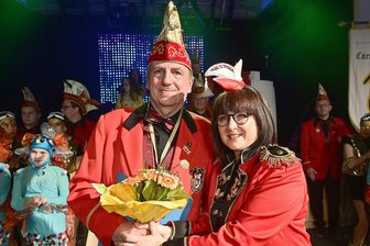 Auszeichnung für verdienstvolle Mitglieder des Adorfer Carneval-Vereins - Bernd Matzas erhielt den Verdienstorden des Bundes Deutscher Karneval in Gold und Glückwünsche von ACV-Präsidentin Nadien Riedel.