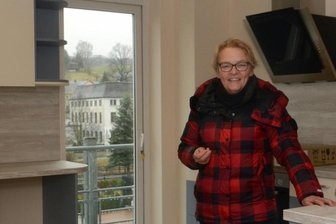 Autismusverein im neuen Zentrum - Renate Leucht in einer der neuen Küchen mit Blick auf den früheren "Ellefelder Markt": Ab nächste Woche wird hier gekocht.