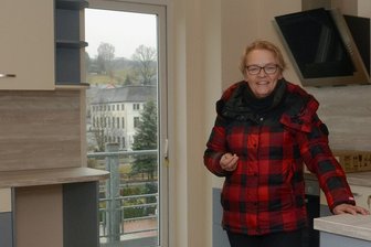Autismusverein in Ellefeld im neuen Zentrum - Renate Leucht in einer der neuen Küchen mit Blick auf den früheren "Ellefelder Markt": Ab nächste Woche wird hier gekocht. 