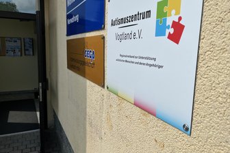 Autismuszentrum Vogtland verklagt Kreis - Was dabei herauskam - Der Streit zwischen Autismuszentrum und Vogtlandkreis wird mittlerweile vor Gericht geführt.