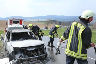 Auto auf B 101 an der Blauen Taube ausgebrannt -