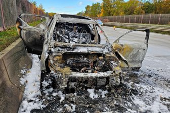 Auto brennt aus – Stau auf Autobahn 4 bei Chemnitz - Ein ausgebrannter Volvo sorgte am Donnerstag für Stau auf der A4.