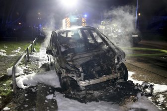 Auto brennt in Chemnitz - An der Wiesenstraße brannte gegen 23 Uhr ein Auto.