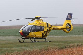 Auto erfasst Kind: Nach Unfall landet Rettungshubschrauber in Hartenstein - Der Rettungshubschrauber ist in Hartenstein gelandet.
