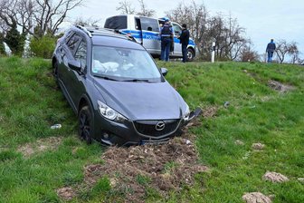Auto fährt auf B 175 in Hartha in den Straßengraben - Zu einem Unfall kam es am Montagvormittag auf der B 175 in Hartha.