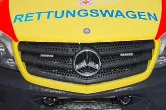 Auto fährt gegen Fußgänger - Zwei Verletzte in Gersdorf -