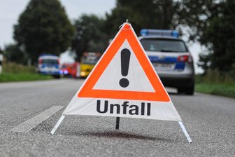Auto fährt in Mittweida Kind an - Die Polizei eilte zu einem Unfall in Mittweida.