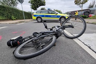 Auto fährt Zwölfjährigen auf Supermarktparkplatz an - Bei einem Unfall in Mittweida ist ein zwölfjähriger Radler von einem Auto angefahren worden.