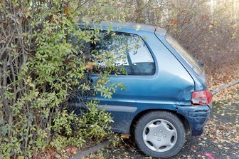 Auto gerät ins Schleudern - Radfahrerin tödlich verletzt -