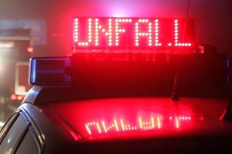 Auto kracht in Bus - Bayern-Urlauber aus Zwickau tot - 