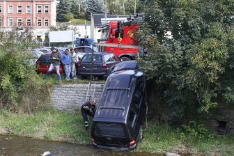 Auto landet in der Würschnitz -