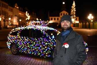 Auto mit 2000 LEDs kommt zur Rochlitzer Schlossweihnacht - Christian Wagner hat sein Auto mit 2000 LEDs geschmückt. Nun kommt er auch zur Schlossweihnacht.