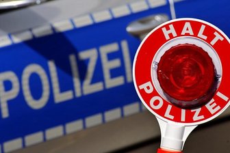 Auto rauscht mit 138 km/h durch Baustelle auf A 4 - 