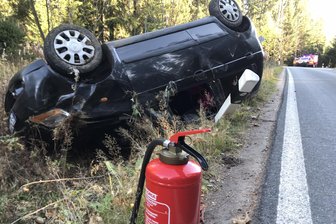 Auto überschlägt sich auf S 273 - Der Chevrolet überschlug sich und landete auf dem Dach.