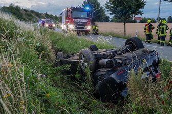 Auto überschlägt sich in Grumbach – Fahrer begeht Fahrerflucht - Im Callenberger Ortsteil Grumbach kam es am Montagmorgen zu einem Verkehrsunfall.