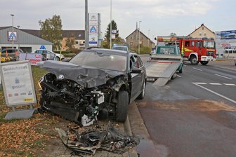 Auto und Laster kollidieren in Zwickau - Stau - 