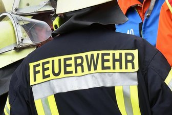 Autobahn 4 bei Frankenberg: Volvo geht in Flammen auf - Die Feuerwehr war auf der A 4 bei Frankenberg im Einsatz.