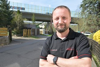Autobahn bei Culitzsch wird saniert: Nur am Lärmschutz soll sich nichts ändern - Daniel Demmler hatte sich vom Bau der Autobahn einen besseren Lärmschutz erhofft, wurde jedoch enttäuscht.