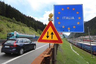Autobahn-Firma bereitet Fahrer auf Brenner-Blockade vor - Der Grenzverkehr zwischen Italien und Österreich rückt vor der geplanten Brenner-Blockade in den Fokus. (Archivbild)