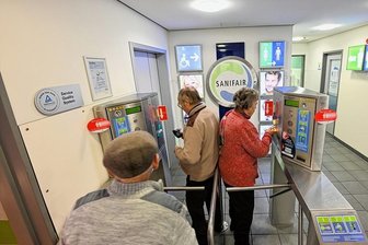 Autobahntoilette am Auerswalder Blick in Lichtenau ab Donnerstag teurer - Noch bis Mittwoch kostet der Sanifair-Toilettengang an der Autobahnraststätte Auerswalder Blick Nord an der A 4 (Richtung Dresden) in Lichtenau noch 70 Cent. Ab Donnerstag gilt dann der erhöhte Preis von 1 Euro. Auch gegenüber am Auerswalder Blick Süd könnte sich bald was ändern.