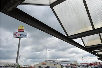 Autobahnzufahrt Chemnitz-Ost wieder erreichbar - Der Olipark ist seit Freitag wieder aus Richtung Chemnitz und Mittweida zu erreichen. Die Bauarbeiten auf der  Sachsenstraße sind laut Baufirma zwischen Gasthof Oberlichtenau und Einkaufspark nach zweieinhalb Wochen beendet worden. Foto: Andreas Seidel/Archiv