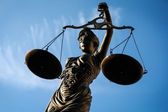 Autodiebstahl ohne Führerschein: Haftstrafe für Wiederholungstäter aus Limbach-Oberfrohna - Ein 37-jähriger aus Limbach-Oberfrohna muss bald eine Haftstrafe antreten.
