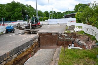 Autofahren zwischen Baustellen in Chemnitz: Es wird wieder enger auf den Straßen - Baustelle Südring zwischen Neefestraße und Bahnstraße in Richtung Bahnstraße ist gesperrt wegen Rohrverlegung. Foto: Andreas Seidel
