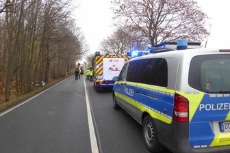 Autofahrer bei Lichtentanne tödlich verunglückt - Ein Senior ist am Dienstagvormittag auf der B 173 bei Lichtentanne tödlich verunglückt.