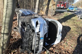 Autofahrer bei Unfall in Lichtenstein schwer verletzt - Der Fahrer eines Skoda Fabia ist Sonntag in Lichtenstein auf der Straße Chemnitzer Berg bei einem Verkehrsunfall schwer verletzt worden.