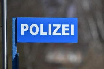 Autofahrer driftet auf Feld: Saat massiv beschädigt - 