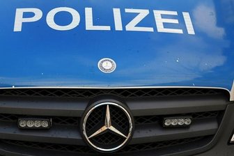 Autofahrer flüchtet mit bis zu 144 Kilometern pro Stunde vor Polizei -