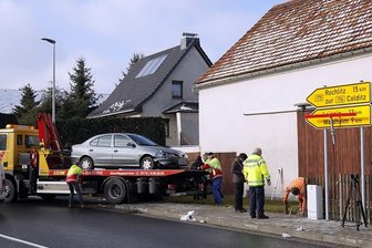 Autofahrer stirbt bei tragischem Unfall in Hartha - Ein Autofahrer ist am Montagmorgen bei einem tragischen Unfall in Hartha ums Leben gekommen.