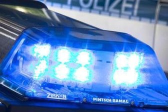 Autofahrer verursacht bei Flucht vor Polizeikontrolle fünf Unfälle - 